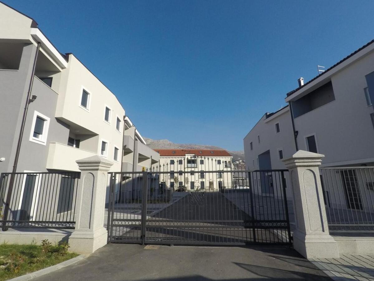 Apartment Laura Подстрана Экстерьер фото