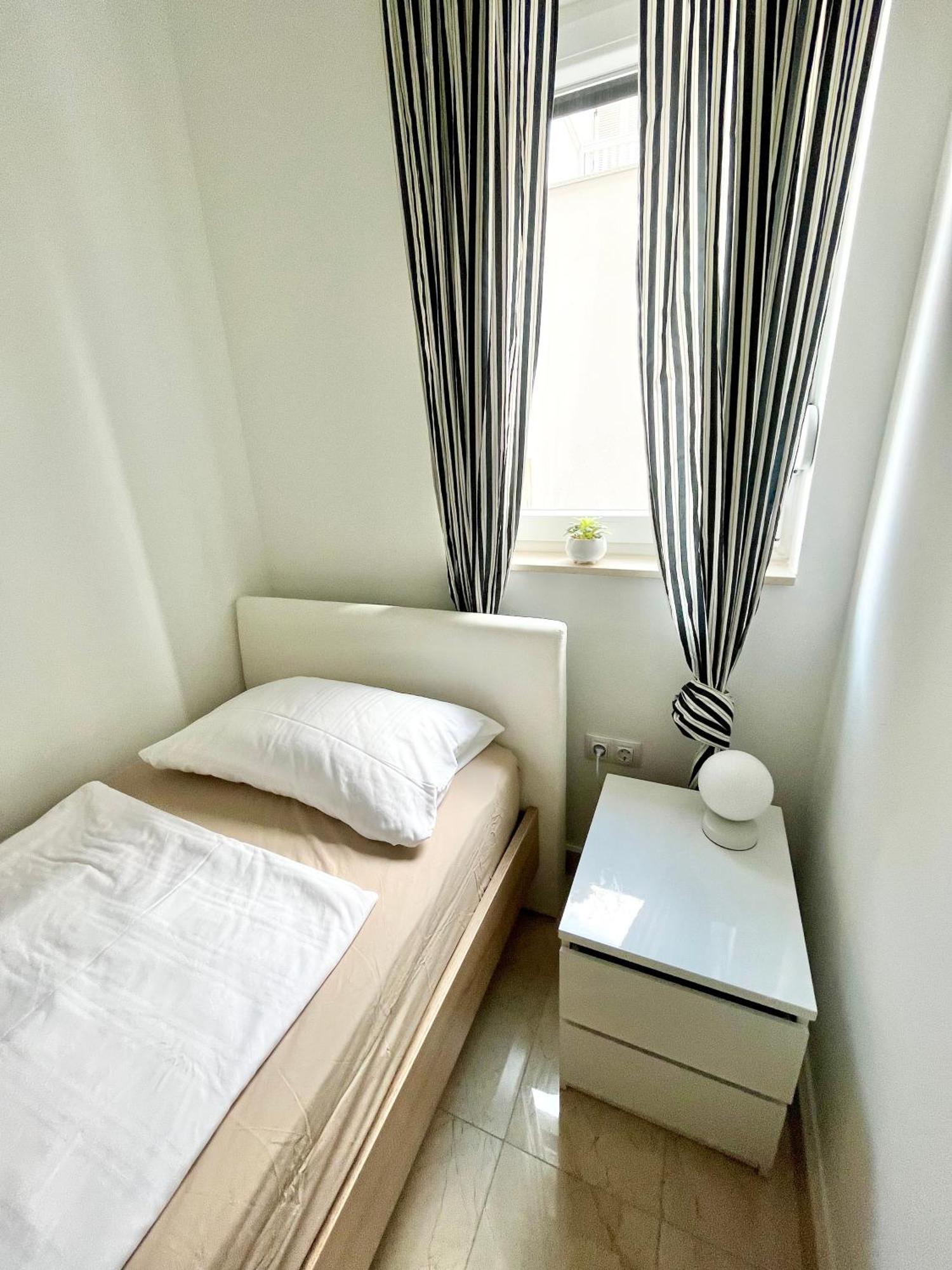 Apartment Laura Подстрана Экстерьер фото