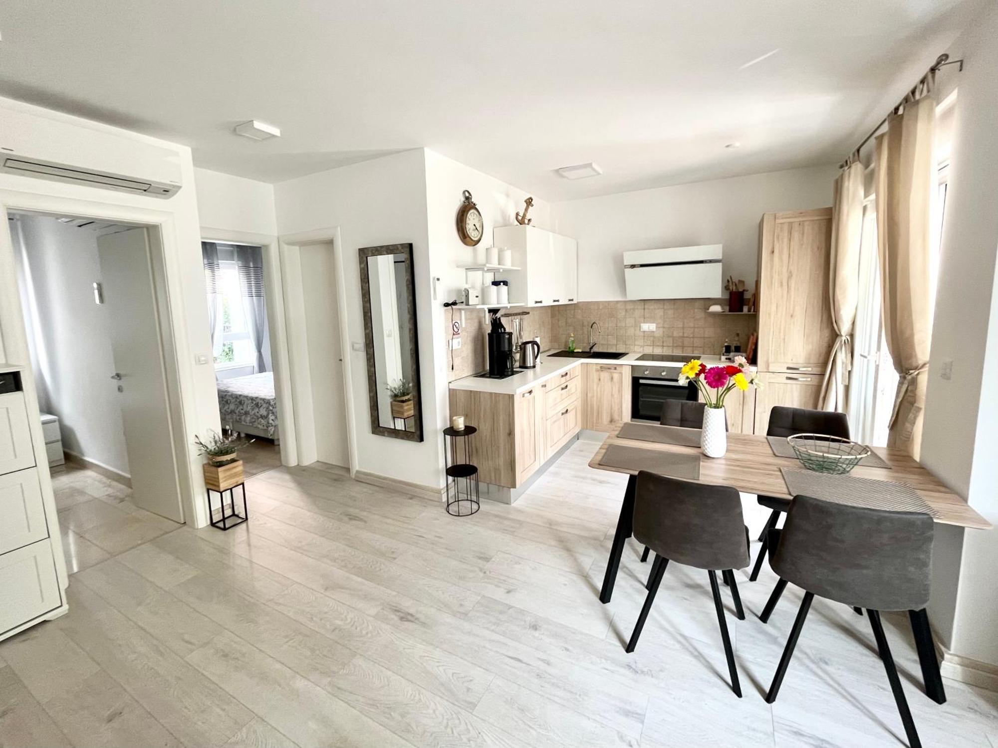 Apartment Laura Подстрана Экстерьер фото